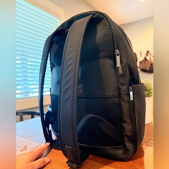 Away The Commuter Backpack - Picture 11 of 14